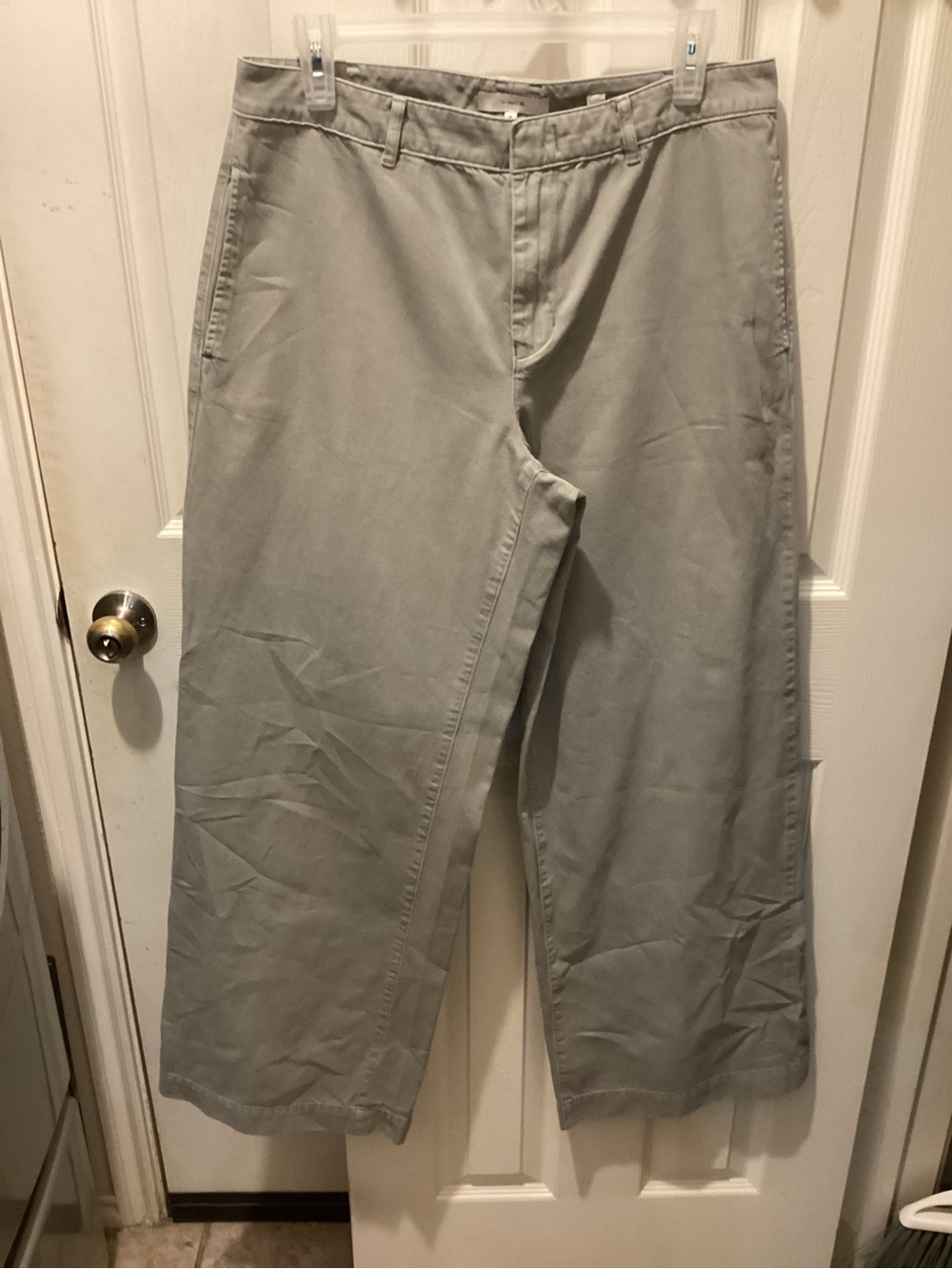 Vince Wide Leg Jeans in Light olive green
